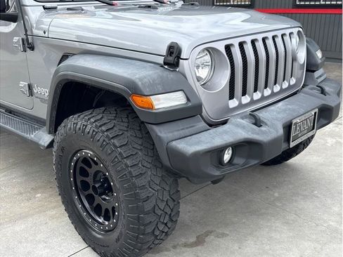 Used 2018 Jeep Wrangler Unlimited Sport S AWD/4WD image 9
