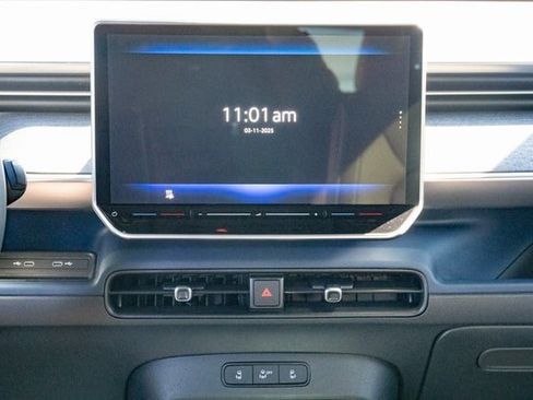 New 2025 Volkswagen ID. Buzz Pro S image 32