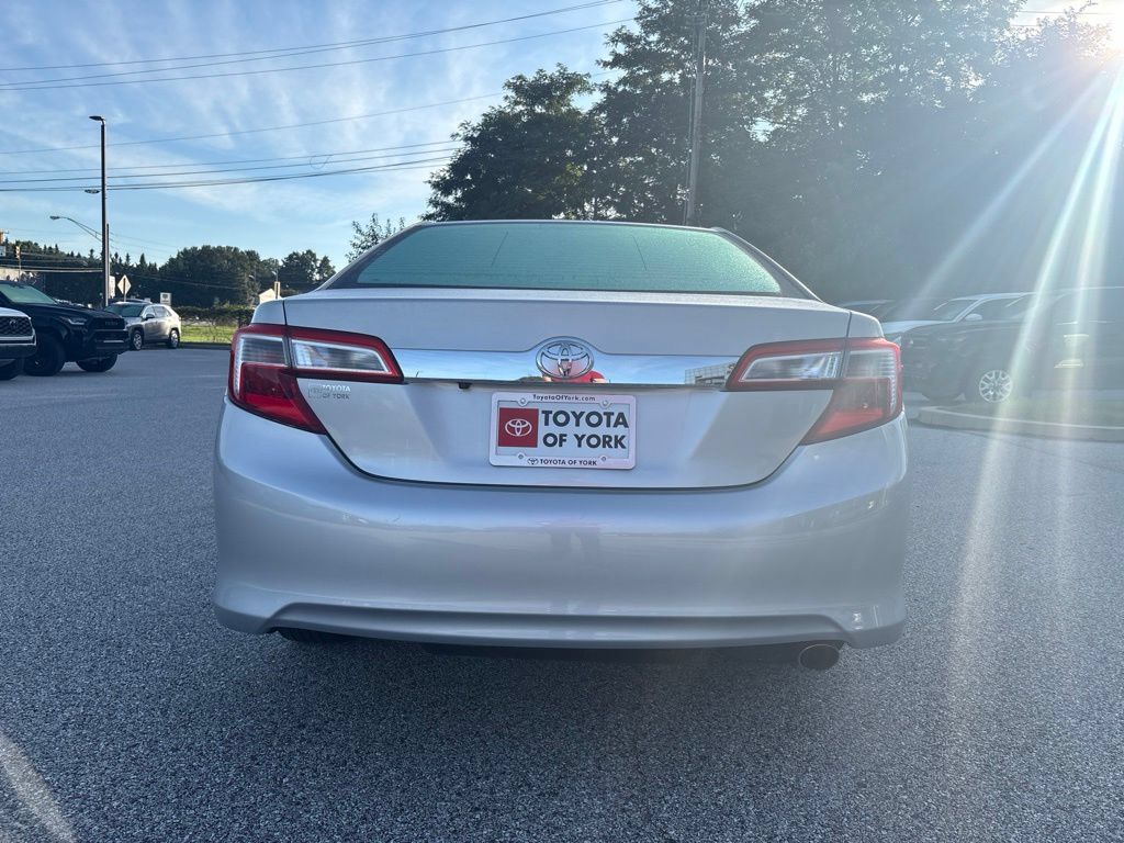 Used 2014 Toyota Camry XLE w/ Leather Package FWD image 4