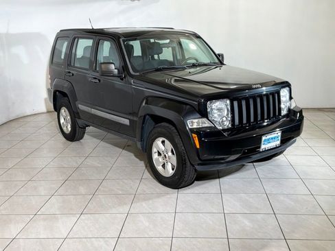 Used 2012 Jeep Liberty Sport image 9