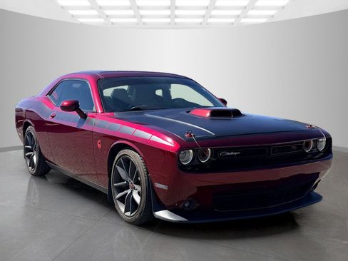 Used 2019 Dodge Challenger R/T Scat Pack w/ Shaker Package RWD image 3