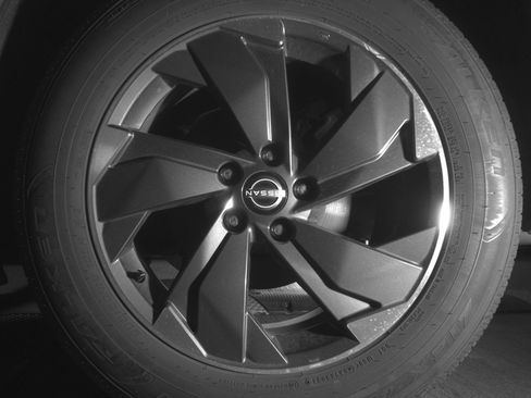 Used 2025 Nissan Rogue SV FWD image 14
