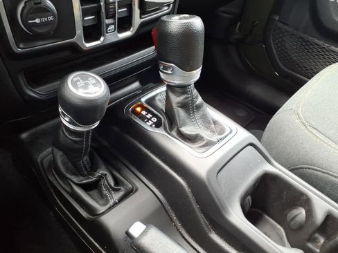 Used 2024 Jeep Wrangler Unlimited Sahara AWD/4WD image 20