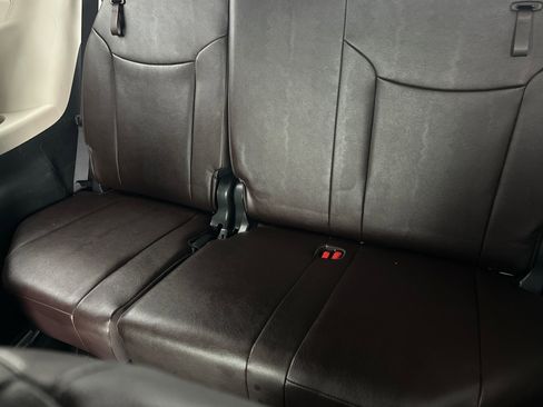 Used 2023 Toyota Sienna Platinum image 17