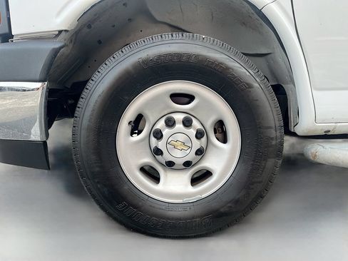 Used 2023 Chevrolet Express 2500 w/ Driver Convenience Package RWD image 26