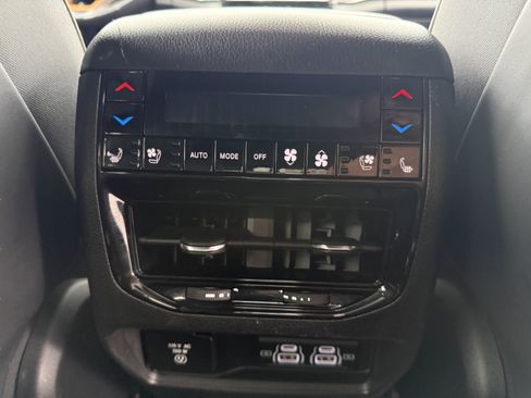 Used 2023 Jeep Grand Cherokee L Summit AWD/4WD image 17