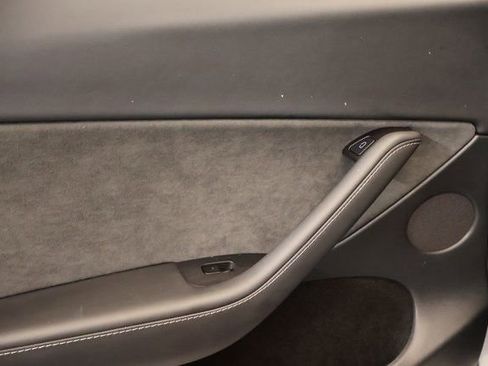 Used 2025 Tesla Model Y Long Range image 26