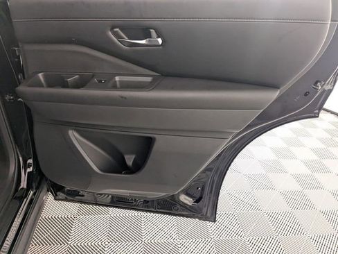 Used 2023 Nissan Pathfinder SL w/ Black Appearance Package image 34