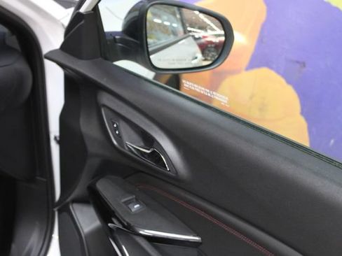 Used 2024 Chevrolet Trax RS w/ Sunroof Package FWD image 11