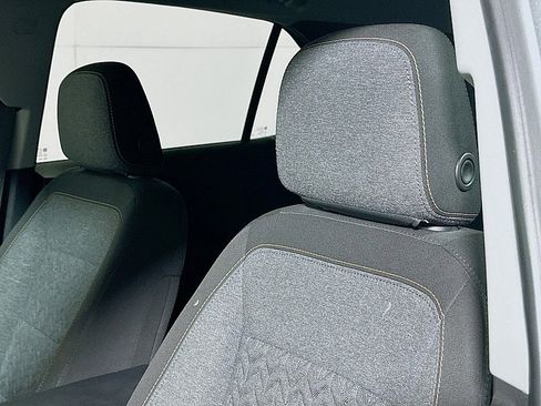 Used 2023 Chevrolet Equinox LT image 19