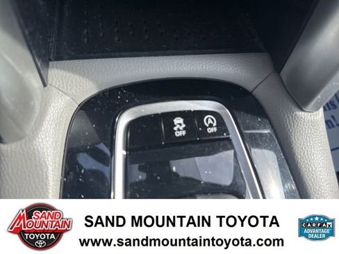 Used 2022 Toyota Corolla Cross L image 20