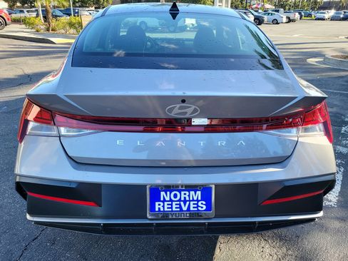 New 2025 Hyundai Elantra SEL image 15