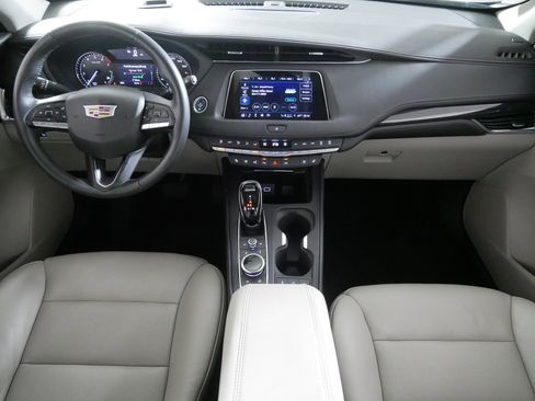 Used 2022 Cadillac XT4 Premium Luxury w/ Enhanced Visibility Package image 10