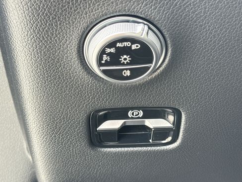 Used 2024 Mercedes-Benz GLC 300 image 25