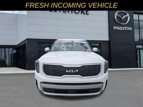 Used 2024 Kia Telluride EX w/ EX Captain's Chair Package FWD image 7