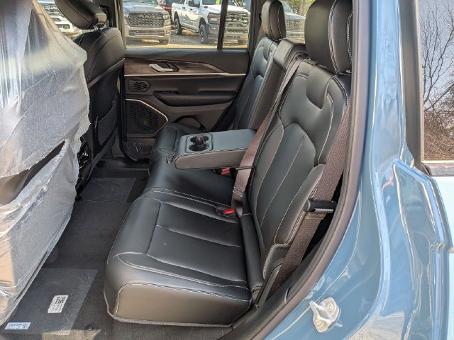 New 2026 Jeep Grand Cherokee Limited w/ Limited Altitude Package AWD/4WD image 13