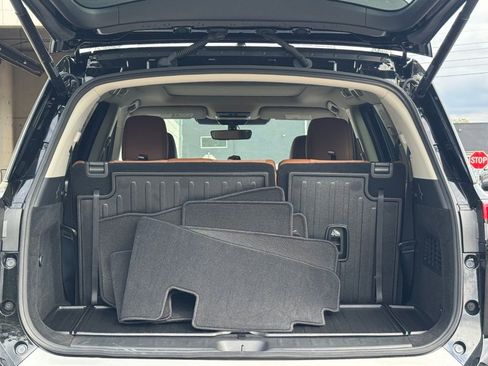 Used 2025 Nissan Pathfinder Platinum image 30