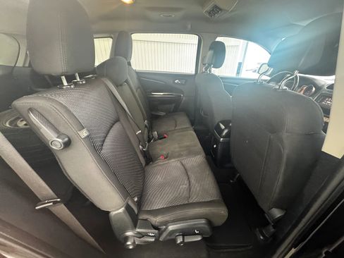 Used 2016 Dodge Journey SE w/ Flexible Seating Group image 11