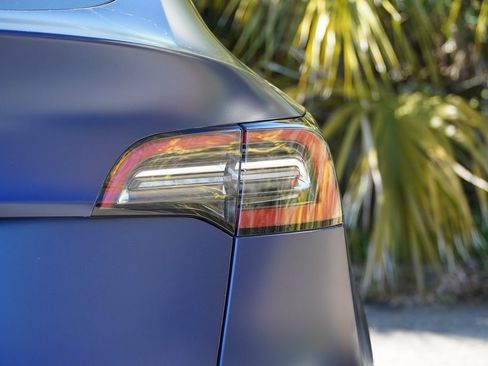 Used 2021 Tesla Model Y Long Range image 10