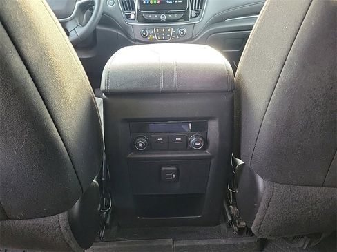 Used 2023 Chevrolet Traverse LT image 10