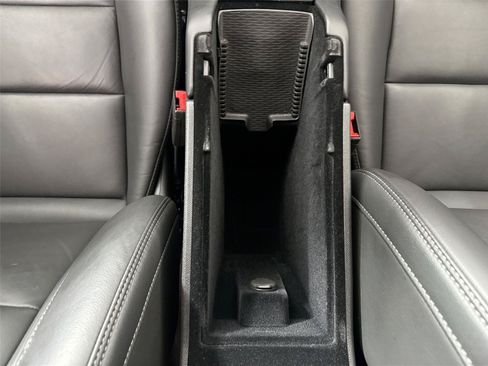 Used 2025 Cadillac XT4 Premium Luxury FWD image 34