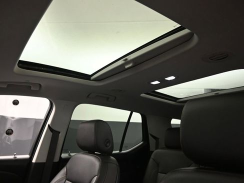 Used 2020 Chevrolet Traverse LT w/ LT Premium Package AWD/4WD image 19