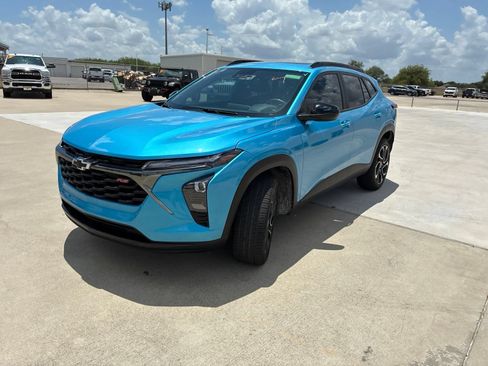 Used 2025 Chevrolet Trax RS w/ Sunroof Package FWD image 6