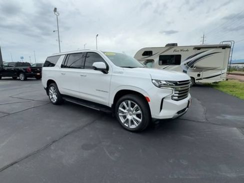 Used 2024 Chevrolet Suburban High Country w/ Advanced Technology Package AWD/4WD image 2
