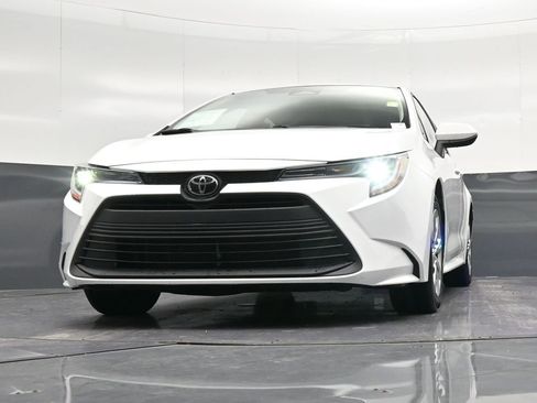 Used 2024 Toyota Corolla LE image 31