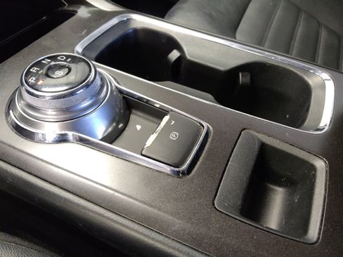 Used 2017 Ford Fusion SE w/ Fusion SE Technology Package image 26