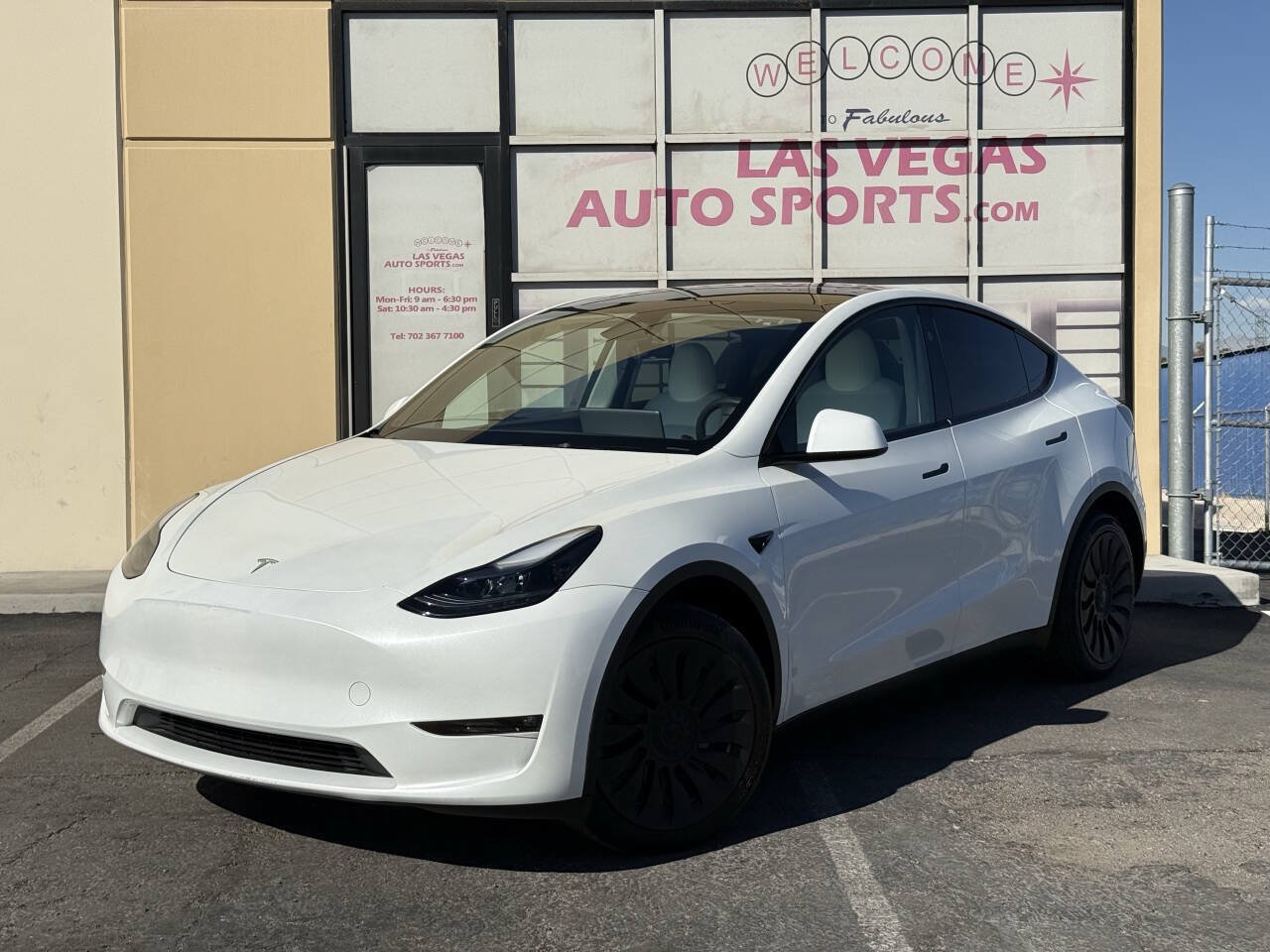 Used 2024 Tesla Model Y Long Range AWD/4WD image 4