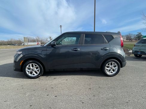 Used 2022 Kia Soul LX w/ Technology Package image 2
