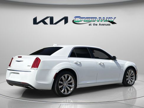 Used 2020 Chrysler 300 Touring L w/ Quick Order Package 2EF RWD image 5