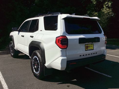 Used 2025 Toyota 4Runner SR5 AWD/4WD image 10
