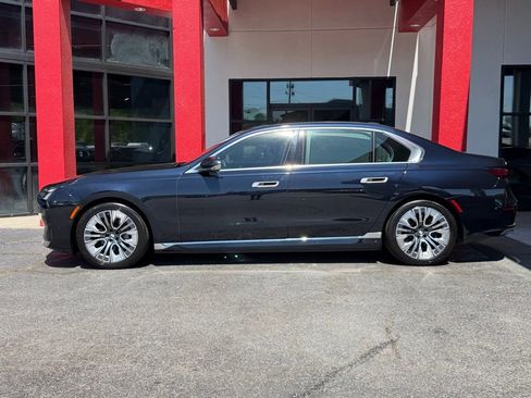 Used 2024 BMW i7 xDrive60 AWD/4WD image 5
