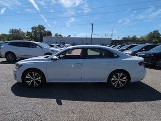 Used 2021 Volkswagen Passat 2.0T SE image 1