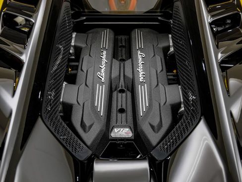 Used 2025 Lamborghini Revuelto AWD/4WD image 54