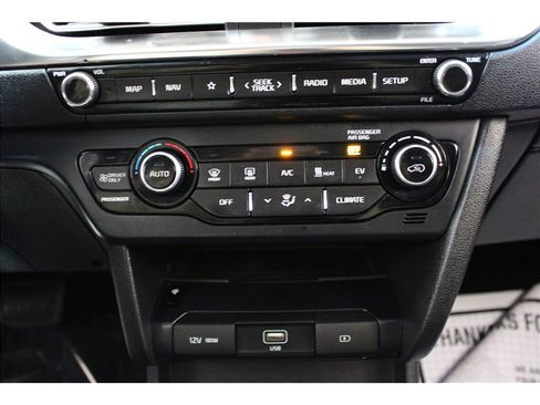 Used 2022 Kia Niro EX image 27