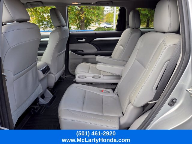 Used 2017 Toyota Highlander XLE AWD/4WD image 13