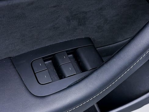 Used 2023 Tesla Model 3 Standard Range image 17