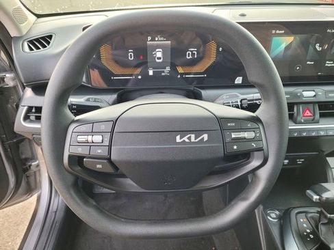 Used 2025 Kia K4 LXS image 19