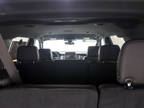 Used 2021 Chevrolet Suburban LT AWD/4WD image 13