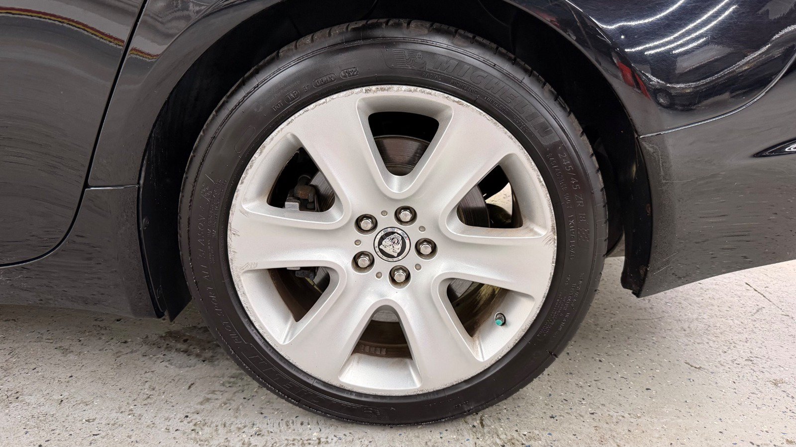 Used 2011 Jaguar XF RWD image 13