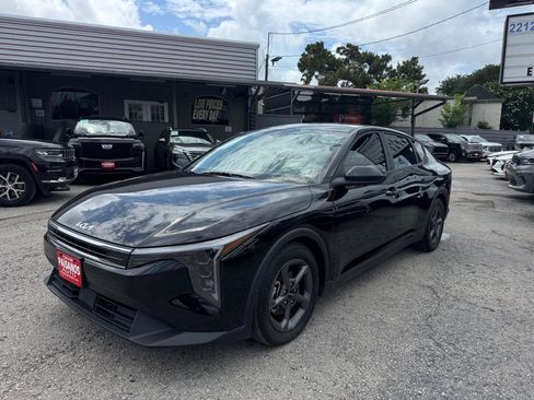 Used 2025 Kia K4 FWD image 2
