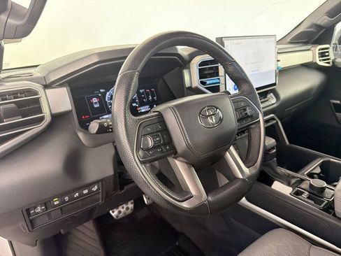 Used 2025 Toyota Tundra Limited AWD/4WD image 14