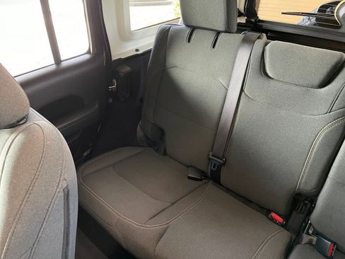 Used 2025 Jeep Wrangler Sport S image 38