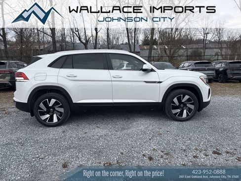 New 2026 Volkswagen Atlas Cross Sport SE image 1