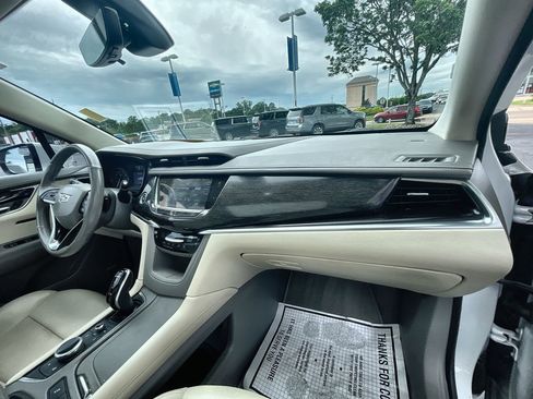 Used 2021 Cadillac XT6 Premium Luxury FWD image 30