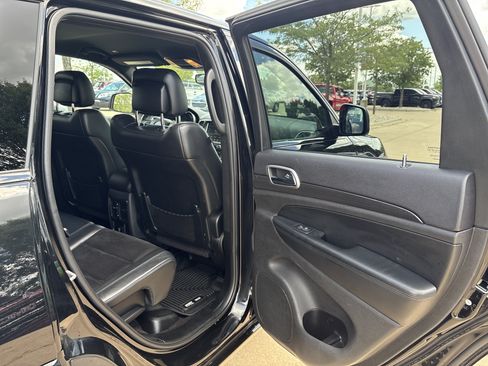 Used 2017 Jeep Grand Cherokee Altitude AWD/4WD image 15