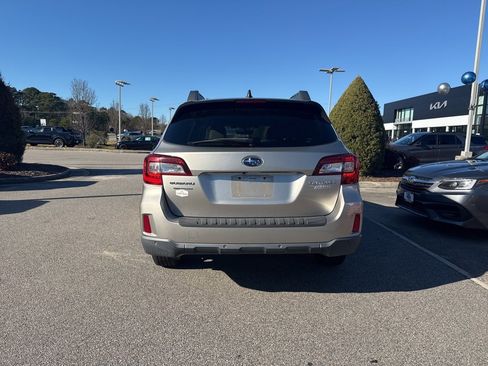 Used 2017 Subaru Outback 2.5i Limited image 4